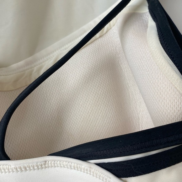 NWOT Reebok High Impact Hero Strong Wire Free Sports Bra in Chalk Size Medium - Picture 7 of 16